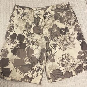 Men’s gray/white swim trunks